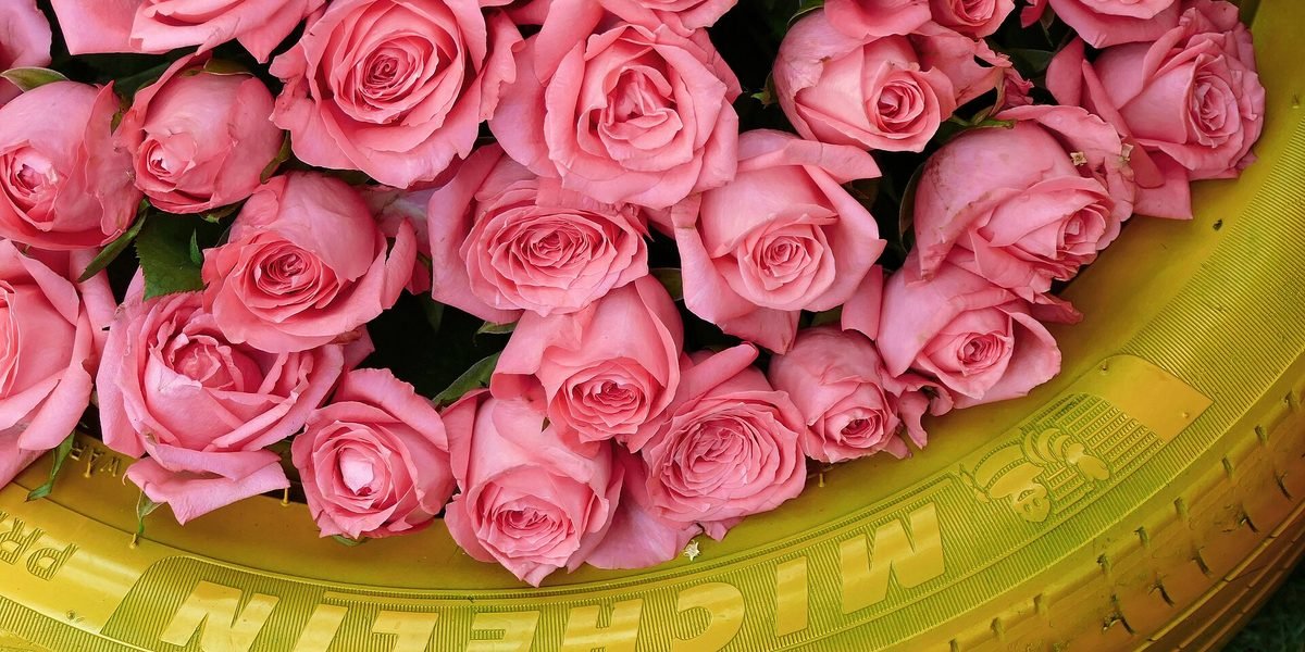 Event decoration with flowers and elegant details