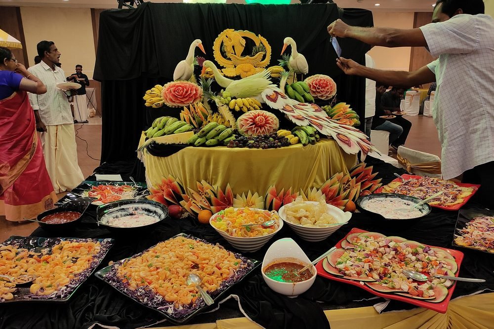Banquet dining arrangement with table settings
